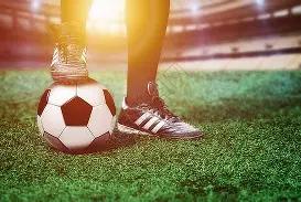 张凌赫搀扶,白鹿颁奖台,网友热议,千亿体育官网,APP下载,注册领彩金,官方网站,网站入口