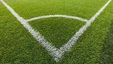 雄鹿官方榜居首 湖人紧随其后 快船跌至第八位挑战加剧